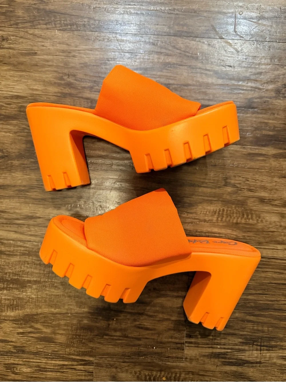 Channel your inner Lizzie McGuire 💁🏼‍♀️ Cape Robbin Orange Chunky Platform Mule